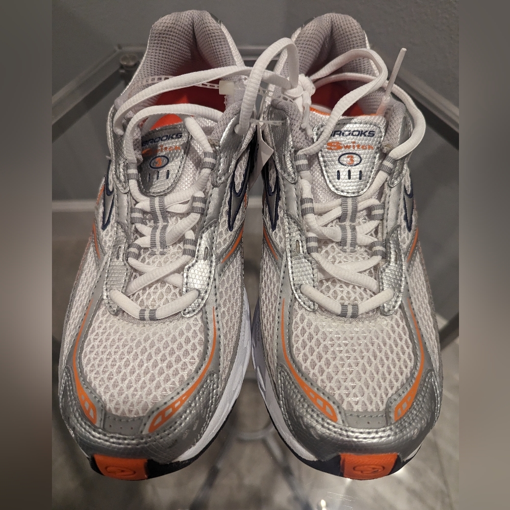Brooks Switch 3 tennis shoe 8.5 NWT